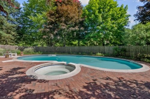 40 Beaver Dam Rd, Dover, NJ 07869-3803