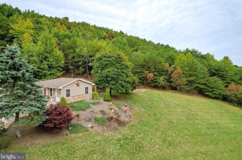 695 Dairy Rd, Palmerton, PA 18071-5926