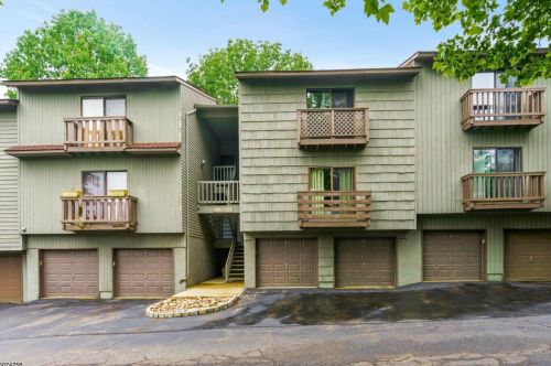 112 Spruce Hills Dr, Glen Gardner, NJ 08826-3700