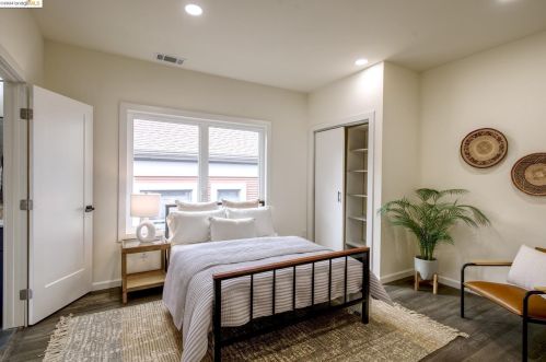 557 63 St, Oakland CA 94609-1244 exterior