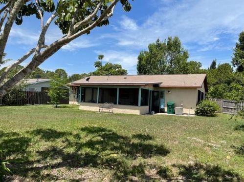 739 Hogan St, Fort Pierce, FL 34983-8769