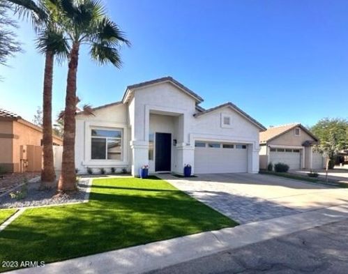 389 Fairway Pl, Chandler, AZ 85225-9557