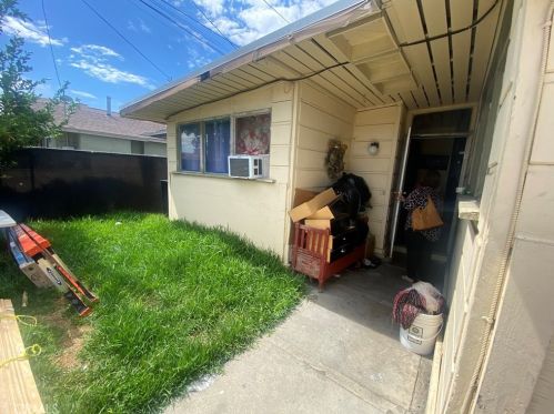 6211 California Ave, Bell, CA 90201-1001