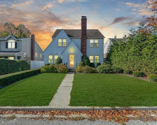 37 6th St, Matinecock, NY 11560-1623