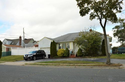 227 109th Ave, Floral Park, NY 11003-2017