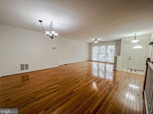 7210 Hidden Ridge Ct, Springfield VA  22152-3559 exterior