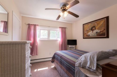 19 Casey Dr, Middletown RI  02842-6224 exterior