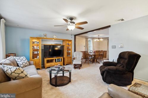 1822 Old Sumneytown Pike, Harleysville PA  19438-1129 exterior