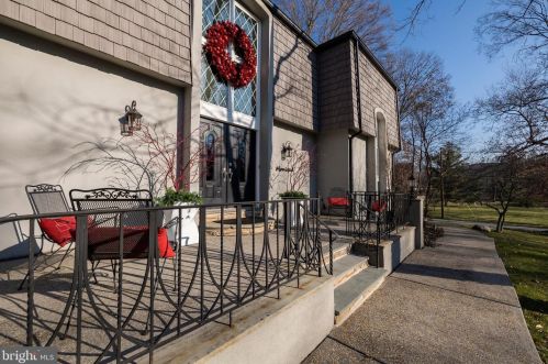 398 Lakeside Rd, Ardmore, PA 19003-3208
