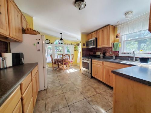 7 Bambi Ln, Raymond, NH 03077-2003