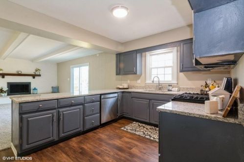 221 Meadowridge Rd, Valpo, IN 46385-6029