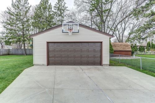 2233 Fernwood St, Saint Paul, MN 55113-4311
