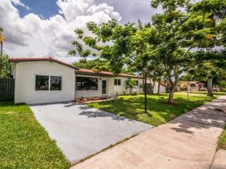 1215 94th Ct, Miami, FL 33174-3054