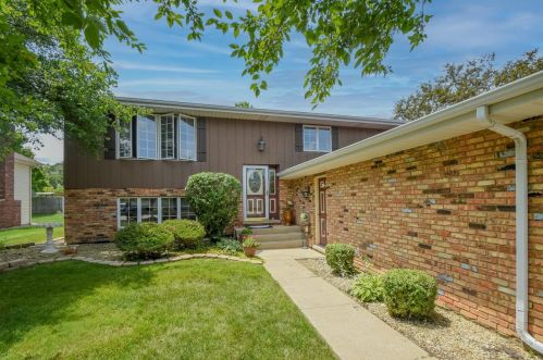 2624 Fossil Stone Rd, Dyer, IN 46311-1958