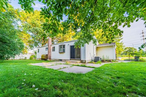 11 Garden St, Holtsville NY  11742-1408 exterior