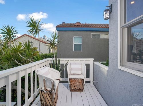 226 9 St, Huntington Beach CA 92648-4635 exterior