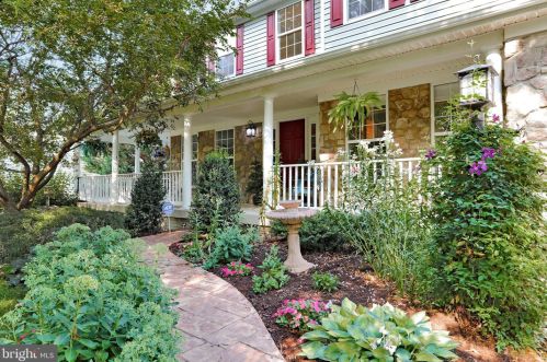 357 Locust Grove Dr, Purcellville VA  20132-3285 exterior