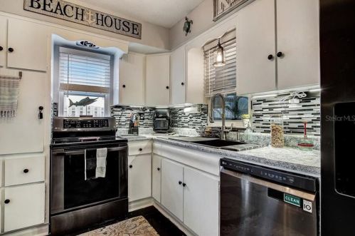 4046 Floramar Ter, New Port Richey FL 34652-3167 exterior