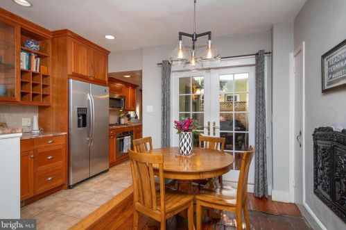 401 Iseminger St, Philadelphia PA  19147-1113 exterior