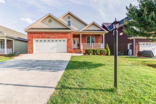 1025 Stokes Dr, Roanoke, VA 24019-4955