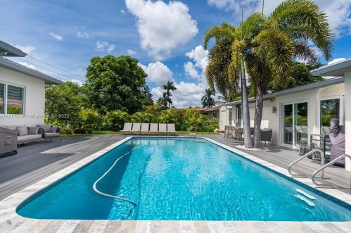 235 6th St, Dania Beach FL  33004-4147 exterior