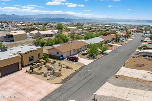 828 Manor Dr, Lake Havasu City, AZ 86403-3167