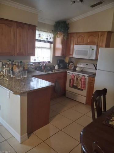 3875 Everglades Blvd, Naples, FL 34120-1531