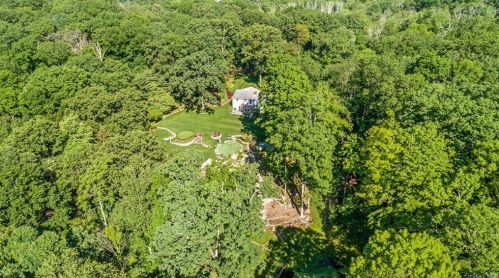 118 Oscawana Lake Rd, Tompkins Corners NY  10579-3014 exterior