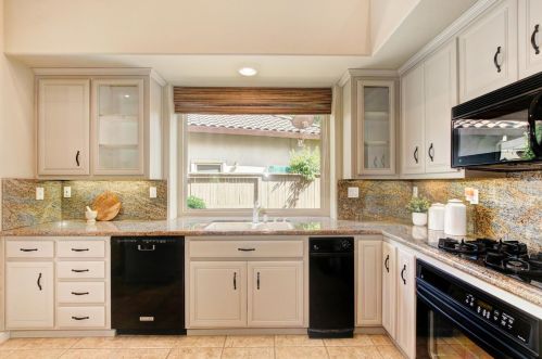 1000 Souza Dr, Folsom CA  95762-7550 exterior