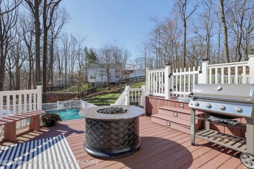 162 Borden Rd, Middletown NJ  07748-3050 exterior