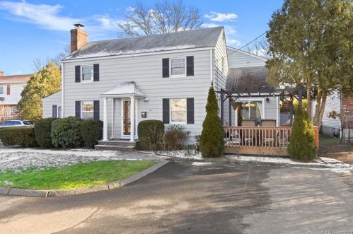 102 Courtland Cir, Stamford CT  06902-4356 exterior