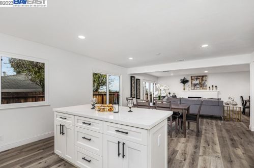 4237 Ridge Dr, West Pittsburg CA  94565-6033 exterior