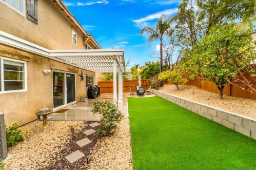 42064 Pine Needle St, Temecula CA  92591-7915 exterior