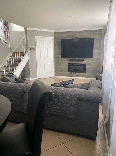 638 Myrrh Ln, Compton, CA 90220-3695