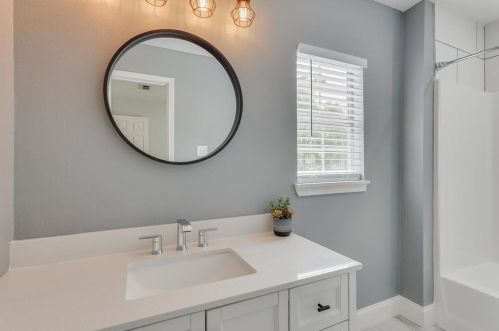 3731 Falls Dr, Dallas TX  75211-6124 exterior