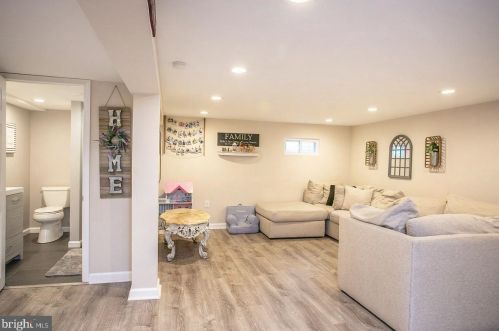 808 Maple Ave, Limerick PA  19468-2987 exterior