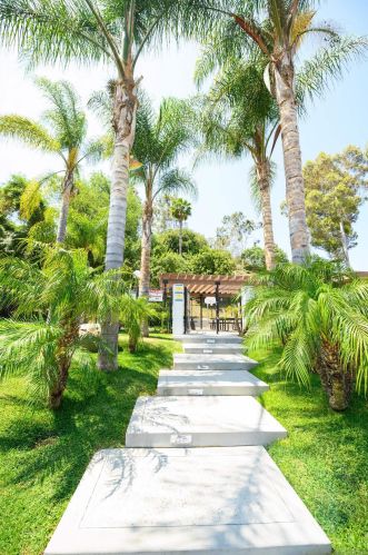 6538 Bell Blf Ave, San Diego CA 92119-1148 exterior