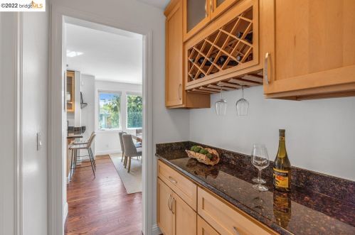 5904 Canning St, Oakland CA 94609-1306 exterior