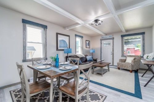 602 New Castle St, Zelienople PA  16063-1049 exterior