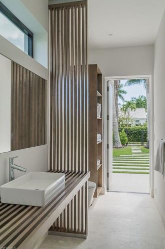376 1st Ave, Naples FL  34102-5905 exterior
