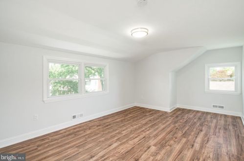 801 Meetinghouse Ct, Riverton NJ  08077-3325 exterior