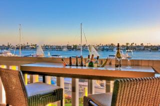 1221 Coast Hwy, Newport Beach CA  92663-5037 exterior