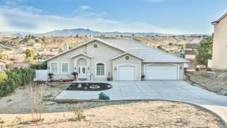 8425 Buckthorn Ave, Hesperia, CA 92345-6868