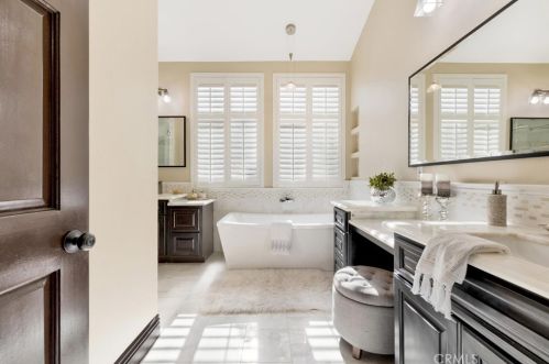 2340 Robinhood Pl, Orange CA  92867-1851 exterior