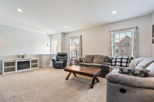 584 Chesnic Dr, Canonsburg, PA 15317-1427