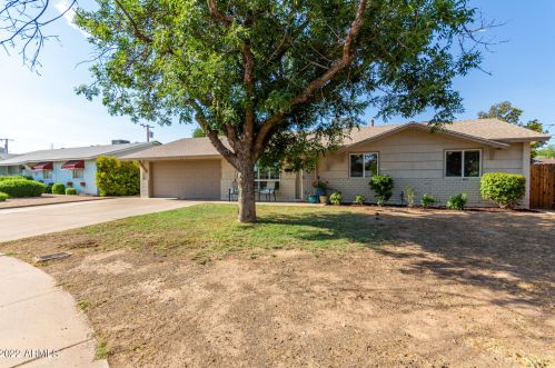 2518 Charter Oak Rd, Phoenix, AZ 85029-2544