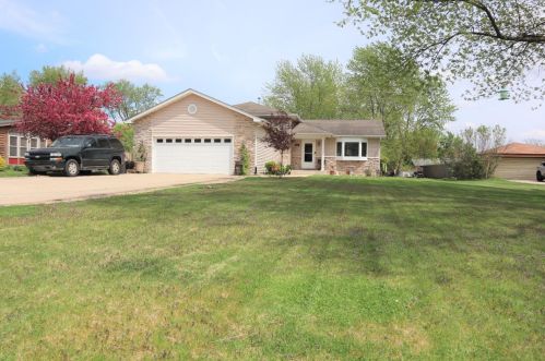 8621 Monfort Dr, Dyer, IN 46373-9480