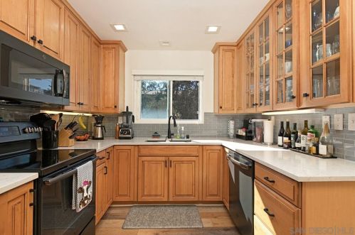 2451 Beryl St, San Diego CA 92109-3401 exterior