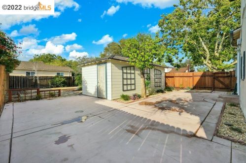 1390 Maple St, West Pittsburg CA  94565-2761 exterior