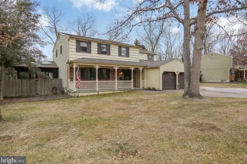 18 Evergreen Dr, Berlin Boro, NJ 08009-2202